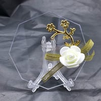 مجموعة (12) قاعده اكريلك شفاف بتزيين بدون الاستاند