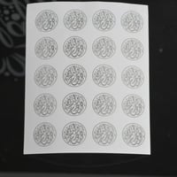 مجموعه (20) استيكر دائري فضي عبارة كل عام وانتم بخ...