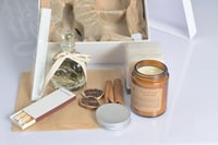 طقم فواحه مع شموع وأضاءه وكسرت عود