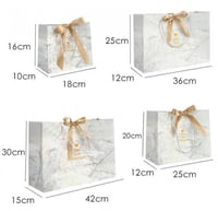 مجموعة (12) كيس هدايا فاخر بفيونكة ذهبي