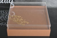 تبسي ملبس جلد مع غطاء اكريلك بي عبارة كل عام وانتم...