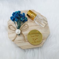 مجموعة (12) تولة عطر مسك بقاعدة ورد مع التنسيق ولو...