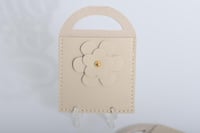 مجموعه (12) جيوب جلد مع ورده بيد لون بيج