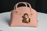 مجموعه(12) شنطة جلد مع عبارة من العايدين كل عام وا...