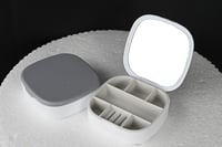 مجموعه(12) شنط كسسورات مع مراية مع اختيار الثيم من...