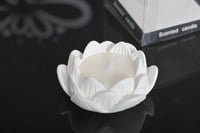 مجموعه (12) شموع بابلز شكل وردة