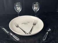 طقم صحن مع كاسات وملاعق