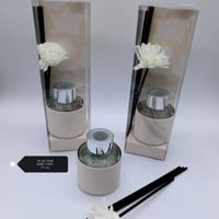 مجموعه (12) فواحات بروائح متعددة تغليف جلد دائري