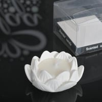 مجموعه (12) شموع بابلز شكل وردة