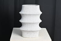 فازه برسلان مموج مقاس 20*15سم بدون الورد