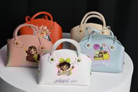 مجموعه(12) شنطة جلد مع عبارة من العايدين كل عام وا...