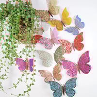 مجموعة (12) ملصق شكل فراشة ملونه بتصميم قص مجوف