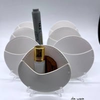 مجموعه(12) جيوب جلد مع البخور والعطر واستاند اكريل...