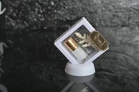 مجموعه(١٢) إستاند مع العطر والورد والاسم حسب الطلب