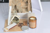 طقم فواحه مع شموع وأضاءه وكسرت عود