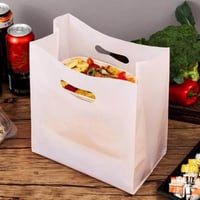 كيس بلاستيك ابيض عرضي الشكل بقاعدة