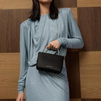 حقيبة ذات مقبض علوي مزين بالكريستال - أسود