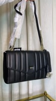 شنطه من دكني DKNY