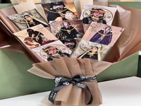 توزيعات اطفال ليوم التاسيس حلق وعقد نخلة