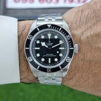 ساعة تيودور بلاك باي