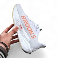 Brooks Hyperion Max 2