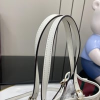 شنطة توت جوتشي متوسطة G G Emblem Medium Tote