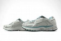 Nike Air Zoom Vomero 5
