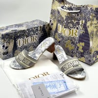 حذاء نسائي DIOR