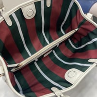 شنطة توت جوتشي متوسطة G G Emblem Medium Tote
