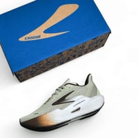 Brooks Hyperion Max 2
