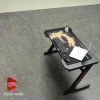 طاولة قيمنق ليد برو لون أسود ماوس ذهبي