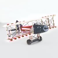 تحفة حديد بشكل طائرة