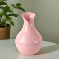 فواحة عطرية أنيقة بشكل مزهرية مع إضاءة خافتة - تعم...