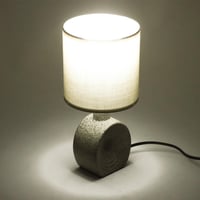 أباجورة طاولة بإضاءة أنيقة