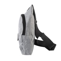 شنطة كتف FASHION INSTINCT قماش بحزام - عملية وأنيق...