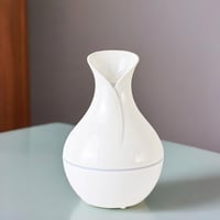 فواحة عطرية أنيقة بشكل مزهرية مع إضاءة خافتة - تعم...