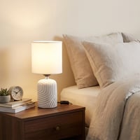 مصباح طاولة بتصميم عصري