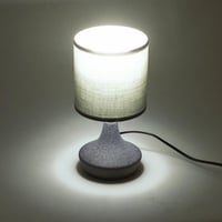 أباجورة طاولة كلاسيك بإضاءة جميلة