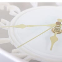 ساعة الحائط كبيرة دائرية بتصميم مرايات مثلثة الشكل...