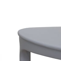 كرسي بلاستيك للطعام لون رمادي بمسند ظهر مريح