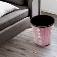 سلة نفايات مستديرة وردي