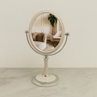 مرايا ميك اب دائرية مع قاعدة