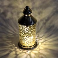 فانوس معدني مزخرف بإضاءة دافئة -ذهبي