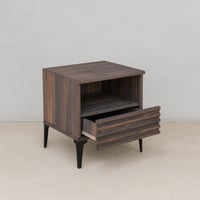 كومودينو درج ورف - خشبي وبني