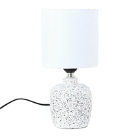 أباجورة طاولة أنيقة مع إضاءة خافتة