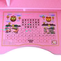 طاولة مدرسية للاطفال وكرسي مع احرف وارقام تعليمية...