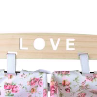 منظم تخزين قماشي مع 4 سلات وحامل خشبي