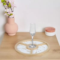 صحن مكسرات وحلويات مقسم