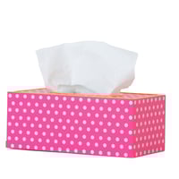 سلة مهملات مع علبة منديل لون وردي وأبيض