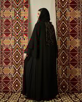 عباية سوداء شيفون فاخرة مطرزة بخرز أسود مفتوحة